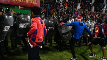 Final de Guatemala termina con pelea e invasión de cancha
