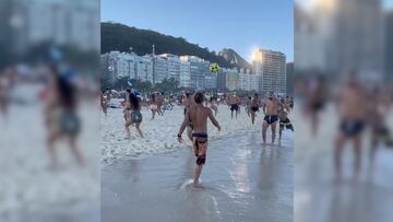 As¨ª son las tardes en la playa Copacabana de Brasil