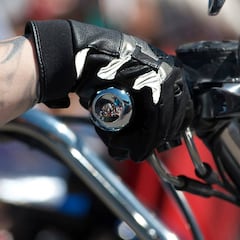 Protégete y evita multas: los mejores guantes para moto