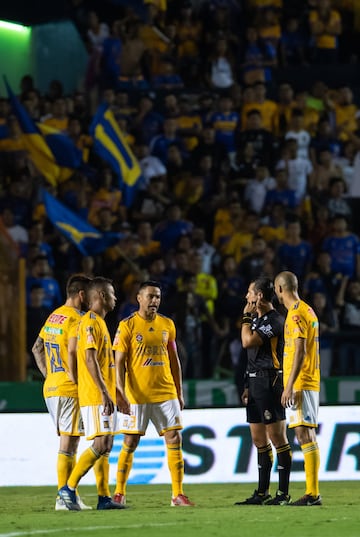 Con América, Santos, Cruz Azul, Pumas y Toluca prácticamente clasificados a la liguilla, solo quedan tres puestos disponibles para la fiesta grande. Monterrey parece ser uno de los elegidos, mientras el duelo entre Tigres y Morelia podría aclarar la situación con el segundo lugar. El perdedor deberá competir hasta el final con equipos como Pachuca, Querétaro y Puebla e incluso existe la posibilidad de que Chivas, Tijuana y León puedan meterse a la contienda de último momento.