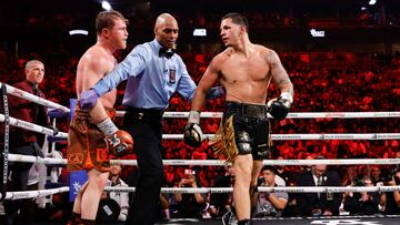 LAS VEGAS, NEVADA - SEPTEMBER 14: Referee Harvey Dock separates WBC/WBA/WBO super middleweight champion Canelo Alvarez and Edgar Berlanga at the end of the 11th round during a title fight at T-Mobile Arena on September 14, 2024 in Las Vegas, Nevada. Steve Marcus/Getty Images/AFP (Photo by Steve Marcus / GETTY IMAGES NORTH AMERICA / Getty Images via AFP)
