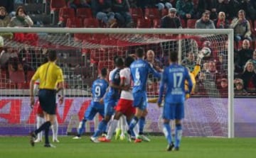 0-1. Verza anotó el primer tanto del Getafe en propia puerta.