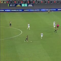 Lo está rompiendo en Twitter: Özil es por un segundo aquel jugador que deleitó en Madrid