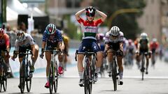 Vas celebra su triunfo en la 8ª etapa del Giro Donne 2023.