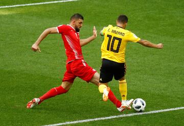 Eden Hazard recibió la falta de Syam Ben Youssef dentro del área.
El árbtiro, el salvadoreño Juan Zumba, señaló la pena máxima y el propio Hazard se encargo de lanzarlo y así estrenar el marcador.