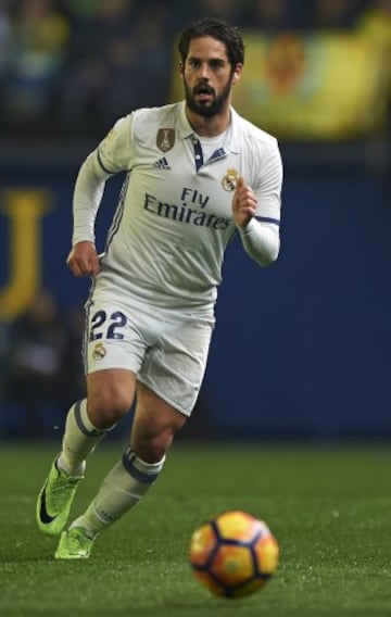 (1992 Arroyo de la Miel, Benalmádena, Málaga): con sólo 14 años fue fichado por el Valencia y ahí creció y se formó como futbolista profesional. En 2011 volvió a su tierra, al Málaga, equipo en el que jugó con éxito durante dos temporadas hasta que le fichó el Real Madrid. Ha logrado dos Champions, dos Supercopas de Europa, dos Mundial de Clubes y una Copa del Rey. 