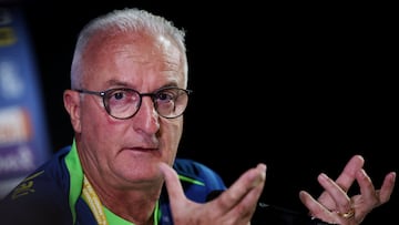 Dorival Júnior habla en rueda de prensa de Colombia