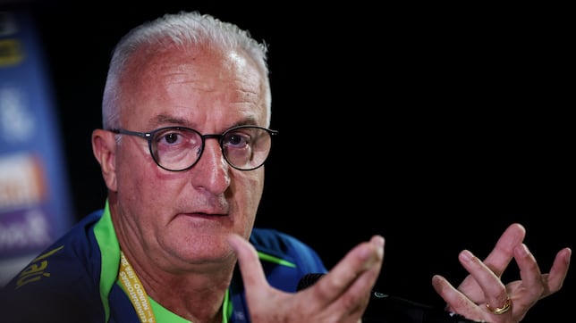 Técnico de Brasil manda recado a James antes del partido