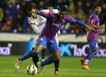 José Antonio Reyes y Kalu Uche.