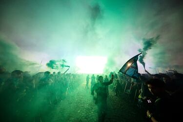 Aficionados del S. S. C. Napoli celebran por las calles de Nápoles la consecución del título de liga. De esta forma el conjunto italiano se proclamó campeón de la Serie A por cuarta vez en su historia.