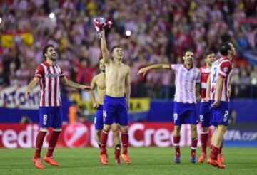 Celebración de los jugadores del Atlético de Madrid su pase a la semifinal de la Champions League.