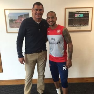 Con Theo Walcott, a quien llamó "La Bala" por su rapidez