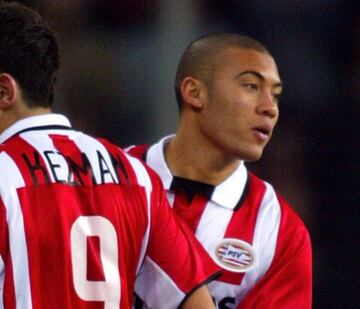 Es el colombiano más joven en debutar en la Champions League, lo hizo con 17 años en el PSV. También jugó este torneo con el Salzburg de Austria y el FC Zürich de Suiza.