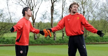 Cristiano Ronaldo y Gerard Piqu&eacute; en un entrenamiento del Manchester United en 2008.