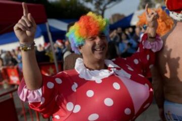 La Copa Nadal, cumple su edición 106, para celebrar el día de Navidad con una carrera de 200 metros en aguas del puerto de Barcelona. 