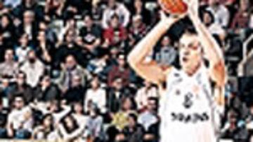 Igor Rakocevic, ante el Siena