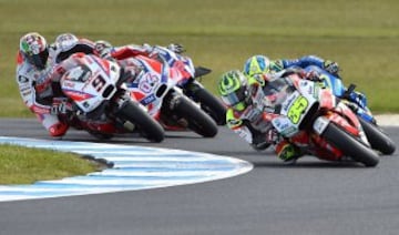 Cal Crutchlow en primer término.