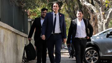 Santiago, 14 de abril 2025.
Vlado Mirosevic llega a la reunion de candidatos presidenciales del oficialismo en la Fundacin Horizonte Ciudadano
Javier Torres/Aton Chile