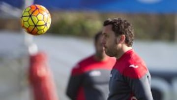 Galardonado el lunes como mejor entrenador catalán de la temporada 2014-15, un día antes de festejar su trigésimonoveno cumpleaños, el partido 50 de Sergio González en Primera no llegará en su momento de mayor apogeo. El Espanyol empieza a necesitar una victoria, y lograrla en la visita del Málaga a Cornellà sería la mejor manera de celebrar las bodas de oro.