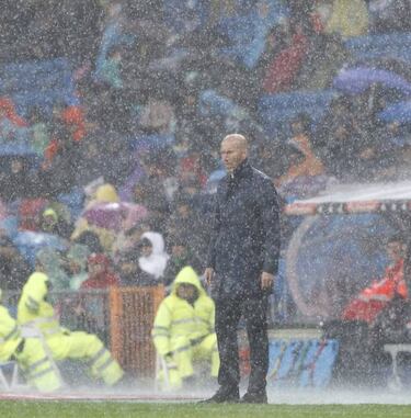 Record-breaking Zidane pips Madrid great Miguel Muñoz