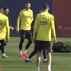Buen ambiente en la última sesión del Barça: risas de Messi con Alba y ejercicios de Setién