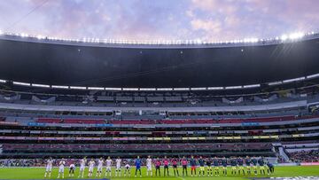 Jugadores del Am&eacute;rica y Santos antes de un partido