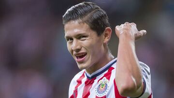 Jes&uacute;s God&iacute;nez jugando con Chivas en la Liga de Campeones de la Concacaf.