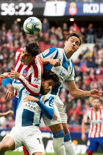 Bernardo Espinosa suma cinco partidos por la Europa League. En esta temporada debutó en esta competición. 