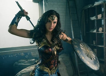 ?Fast & furious?, ?Agente Stone?? Pero, sobre todo, Gal Gadot es ?Wonder Woman? en sus propias pel¨ªculas y en las de la saga del universo de DC (?La liga de la justicia?, ?Superman??). M¨¢s hero¨ªna que ser la mujer maravilla es imposible.