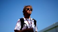 MONTMELÓ (BARCELONA), 22/05/2022.- El piloto alemán de Aston Martin Sebastian Vettel a su llegada al Gran Premio de España de Fórmula Uno que se disputa este domingo en el circuito de Barcelona-Cataluña, en Montmeló (Barcelona). EFE/Alejandro García
