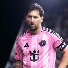 Messi y Chucky Lozano lideran el 11 latino de la semana de la MLS