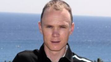 Chris Froome posa hoy en Niza durante una concentraci&oacute;n del equipo Sky.