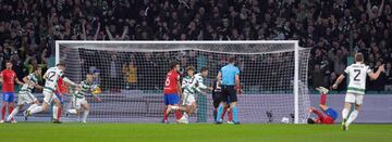 2-1. Desmarque de Daizen Maieda a la espalda de Nahuel Molina y su centro atrás lo remata Luis Palma. El balón pega en el poste derecho de Jan Oblak y se mete dentro de su portería.