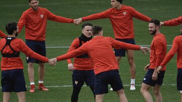 Miguel Layún completó su primer entrenamiento con el Sevilla