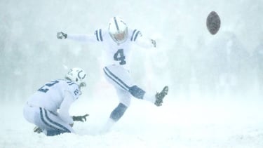 What happens if it rains during the Super Bowl? NFL rules for extreme weather