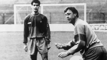 Johan Cruyff y Guardiola en el entrenamiento previo al partido contra el Sparta de Praga.