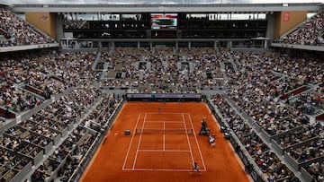 El encuentro en 2004 entre Santoro y Clement, que duró seis horas y 33 minutos, es el partido más duradero de la historia de Roland Garros, segundo grande del año.