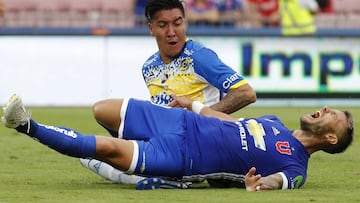 Futbol, Futbol, Universidad de Chile vs Everton. 
 Cuarta fecha, campeonato de Clausura 2016/17.
 El jugador de Universidad de Chile Gaston Fernandez, derecha, disputa el balon con Cristian Suarez de Everton durante el partido de primera division en el estadio Nacional de Santiago, Chile.
 25/02/2017
 Martin Thomas/Photosport
 *************
 
 Football, Universidad de Chile vs Everton.
 Fourth date, Closure Championship 2016/17.
 Universidad de Chile&#039;s player Gaston Fernandez, right, battles for the ball against Cristian Suarez of Everton during the first division football match held at the Nacional stadium in Santiago, Chile.
 25/02/2017.
 Martin Thomas/Photosport