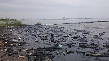 A casi dos meses del derrame de hidrocarburo en el Golfo de México, Pemex se retracta y admite que sií hubo una fuga. Aseguran que cesaron a 3 funcionarios.