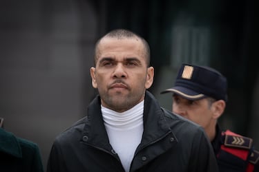 Sin arrepentimiento: esto transmiti la comunicacin no verbal sobre Dani Alves a su salida de prisin