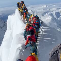 Se derrumba una cornisa del Everest por exceso de gente