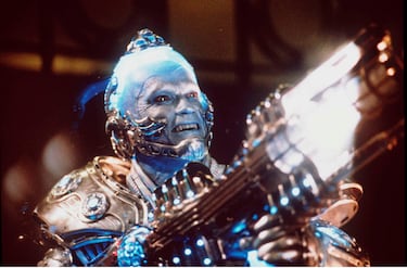 Uno de los héroes de acción por excelencia también tiene su reverso tenebroso, aunque se puede decir que es un poco kitsch y comiquero.  Schwarzenegger es Mr. Freeze, uno de los dos villanos de Batman y Robin.  Dónde ver: Max y Movistar+	