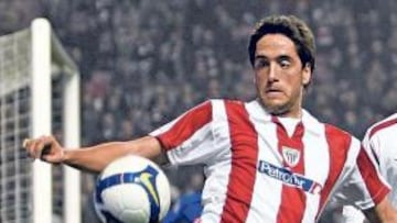 <b>DELANTERO DE PLANTA. </b>Íñigo Vélez, en un partido de Liga de este año contra el Sevilla.