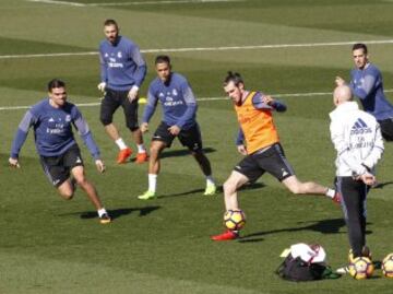 Durante el entrenamiento jugaron un partidillo, y Bale apunta a titular.