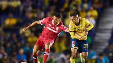 Juan Pablo Dominguez (L) of Toluca fights for the ball with Erick Sanchez (R) of America during the final first leg match between America and Toluca as part of the Liga BBVA MX, Torneo Clausura 2025 at Ciudad de los Deportes Stadium on May 22, 2025 in Mexico City, Mexico.