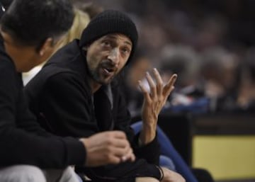 El actor Adrian Brody asistió al American Airlines Arena para ver el Heat-Cavs.