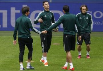 Cristiano Ronaldo durante el entrenamiento del Real Madrid en Dortmund previo al partido de semifinales de Champions League.