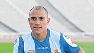 <b>YA TOCA EL ESCUDO. </b>Clemente fue presentado por la tarde; viene para quedarse "muchos años".