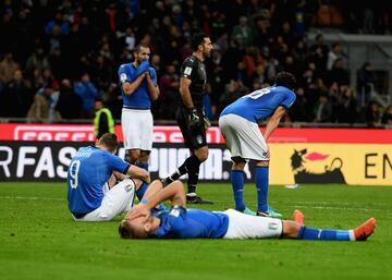 Players of Italy dejected at the end of the FIFA 2018 World Cup Qualifier Play-Off: Second Leg between Italy and Sweden at San Siro Stadium on November 13, 2017 in Milan.