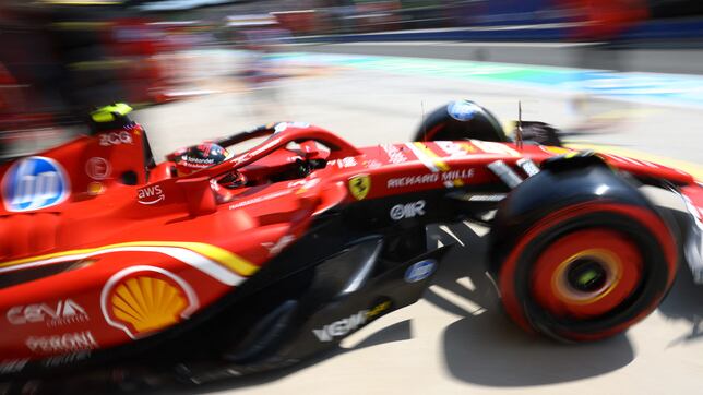 Sainz ilusiona y Alonso estrena mejoras con un mensaje preocupante